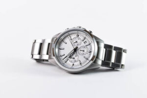 Cleaning watch, bersihkan jam tangan